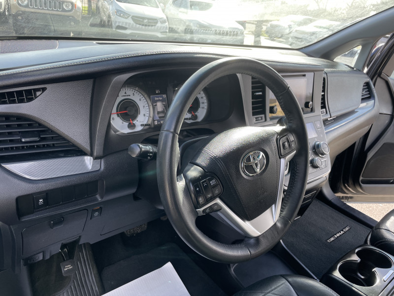 Toyota Sienna 2016 price $17,000