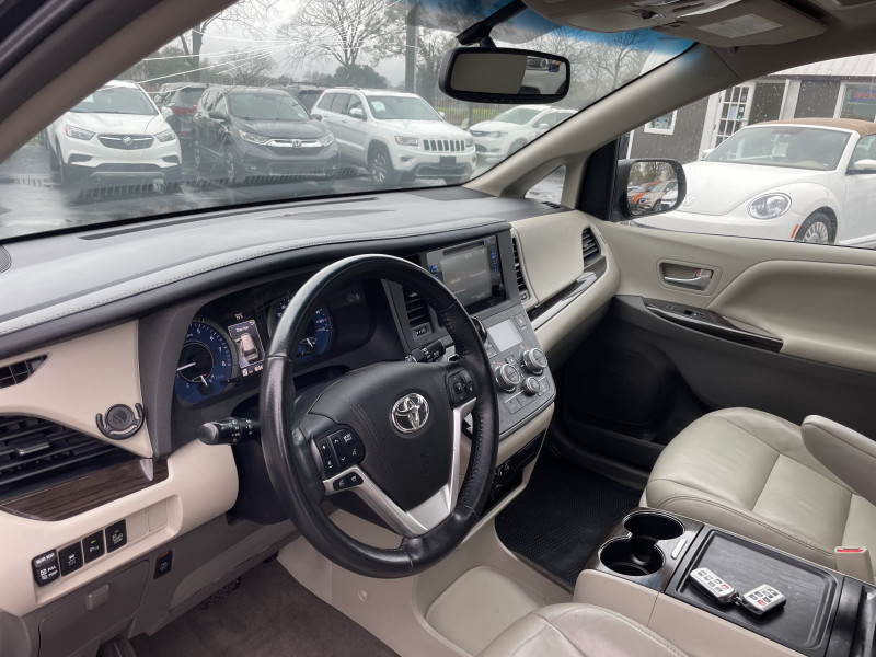 Toyota Sienna 2015 price $16,500