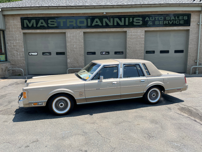 Lincoln Town Car 1989 price $11,000