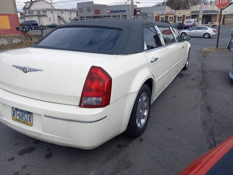 Chrysler 300 2005 price $4,500