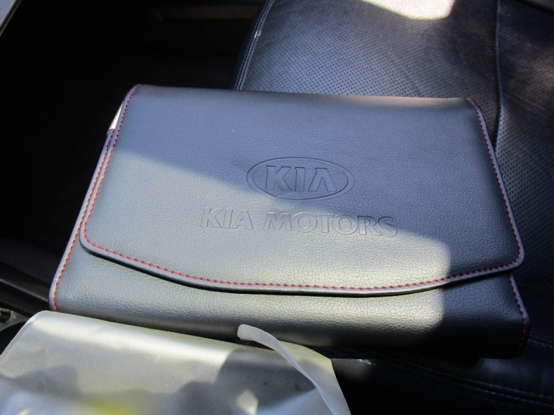 Kia Cadenza 2015 price $12,995