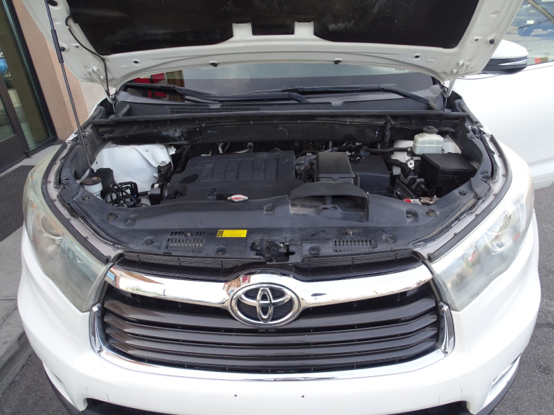 Toyota Highlander 2016 price $17,999