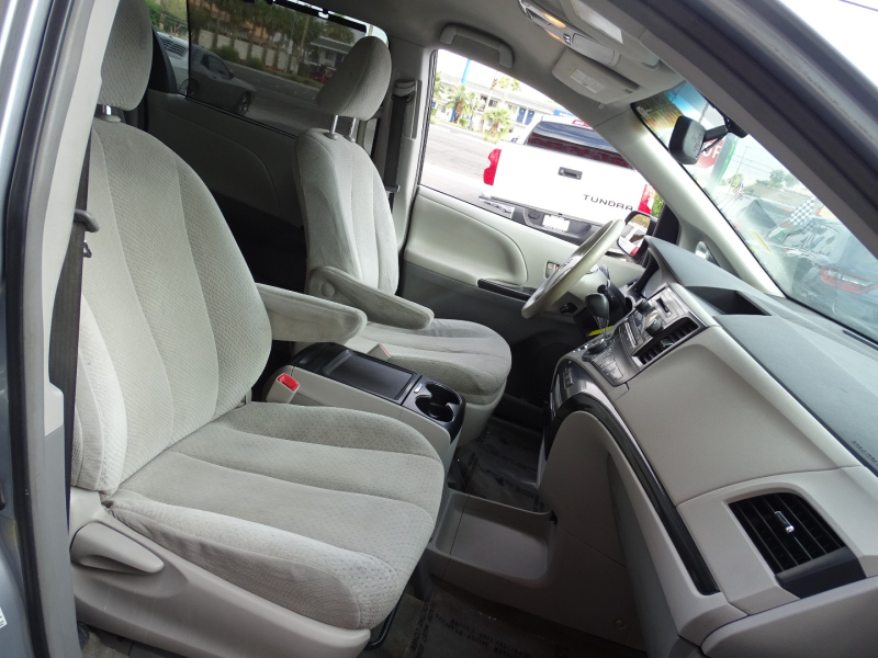 Toyota Sienna 2014 price $15,999