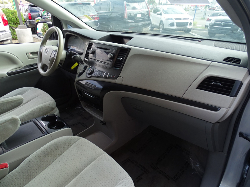 Toyota Sienna 2014 price $15,999