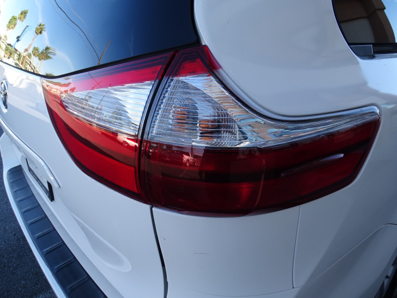 Toyota Sienna 2015 price $15,999