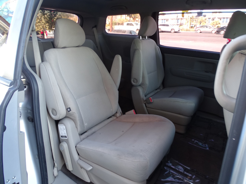 Kia Sedona 2016 price $11,999