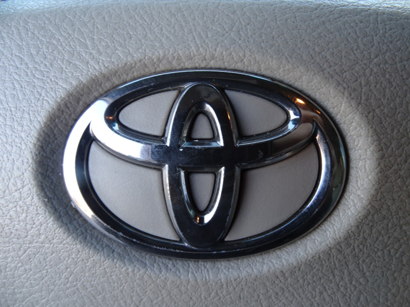 Toyota Sienna 2012 price $9,950