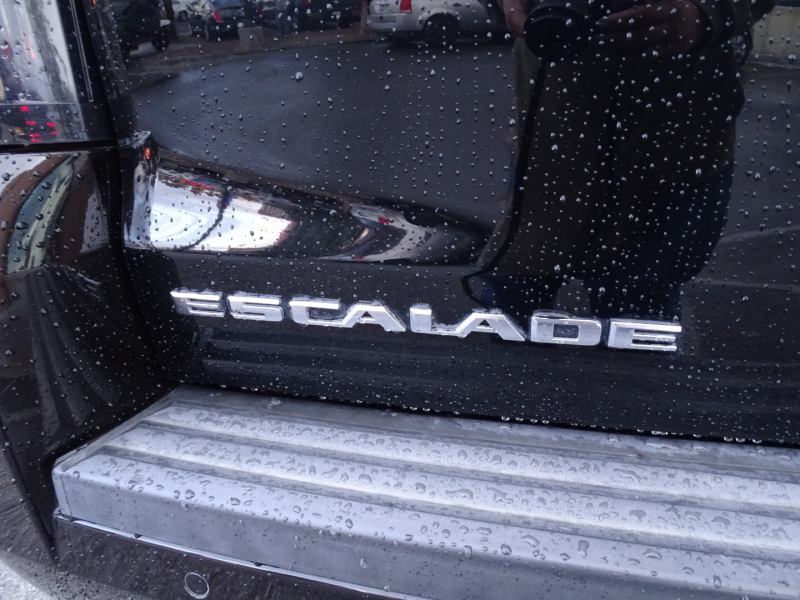 Cadillac Escalade 2018 price $42,999