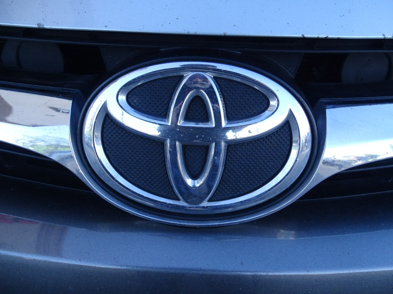 Toyota Camry 2015 price $13,999
