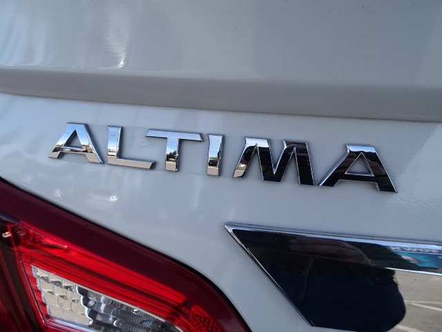 Nissan Altima 2016 price $10,999