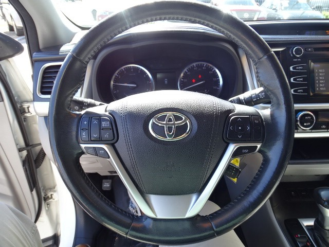 Toyota Highlander 2015 price $17,999