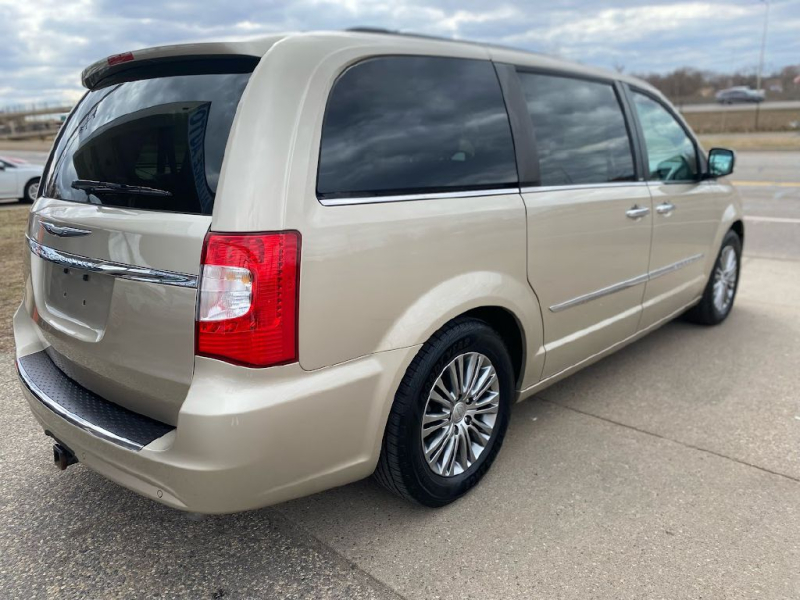 CHRYSLER TOWN & COUNTRY 2014 price $10,995