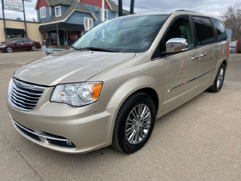 CHRYSLER TOWN & COUNTRY 2014 price $10,995