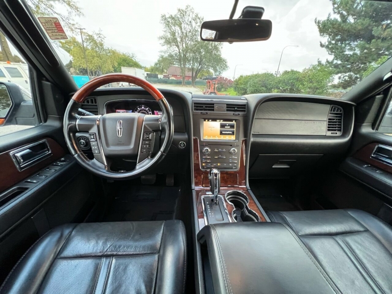 Lincoln Navigator L 2017 price $19,991