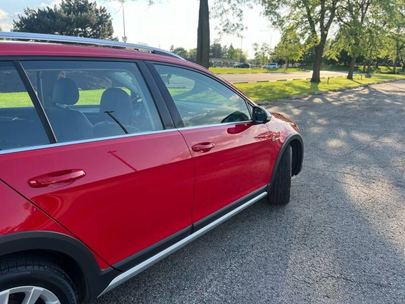 Volkswagen Golf Alltrack 2017 price $13,995