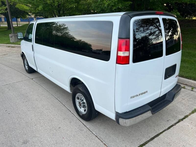 GMC Savana Passenger 2018 price $18,995