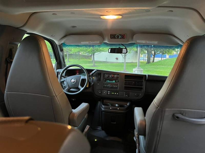 GMC Savana Passenger 2018 price $18,995