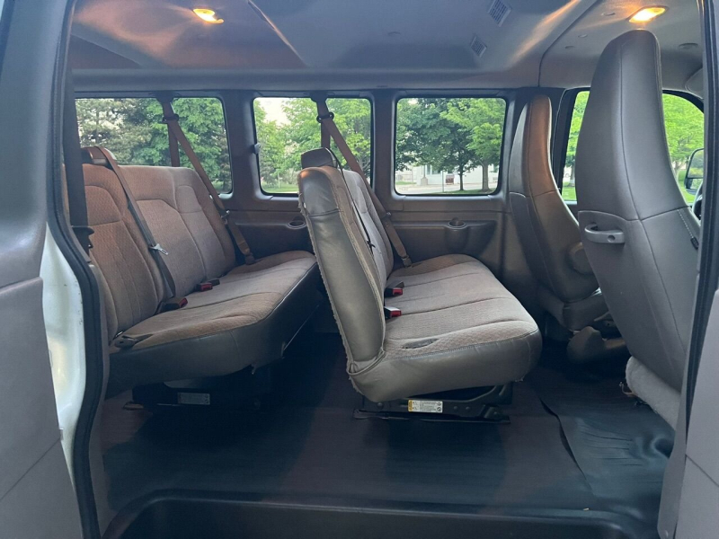 GMC Savana Passenger 2018 price $18,995