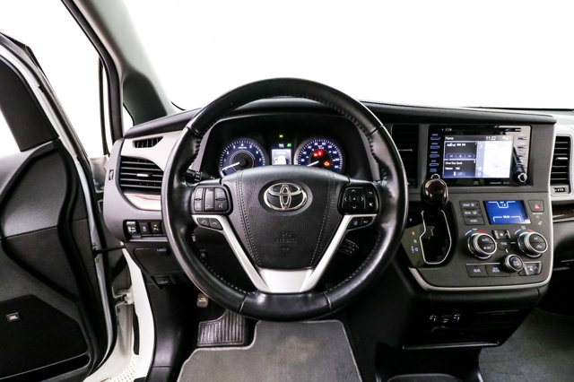 Toyota Sienna 2020 price $53,900