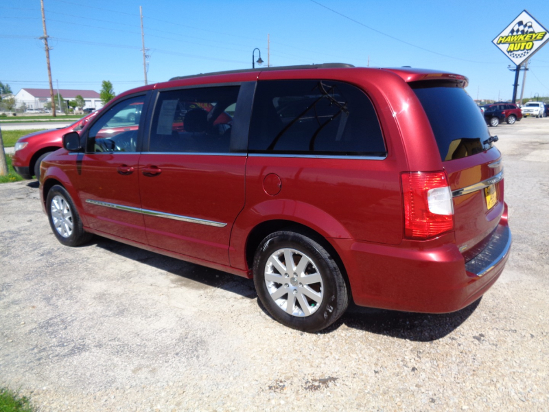 Chrysler Town & Country 2016 price $8,995