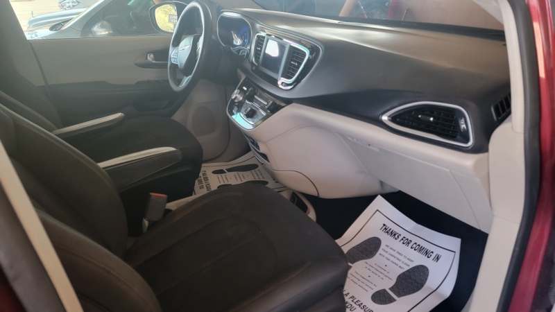 Chrysler Pacifica 2018 price $10,999