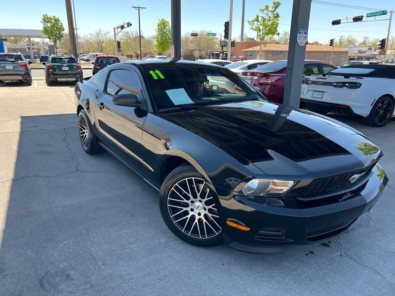 FORD MUSTANG 2011 price $13,950