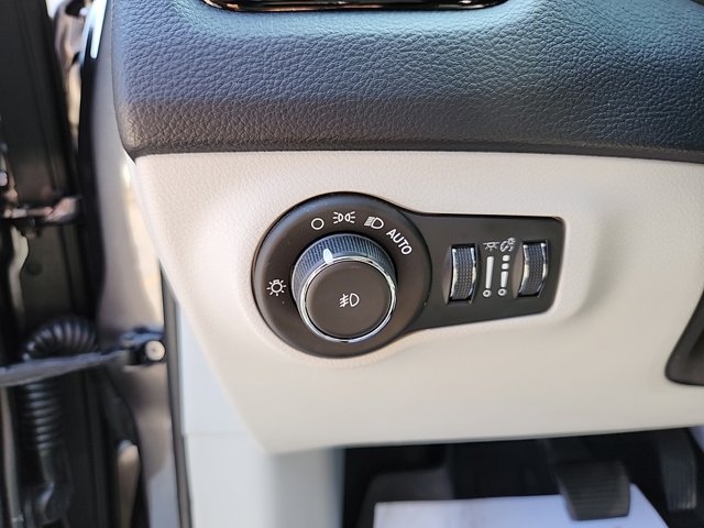 Jeep Compass 2018 price $17,050