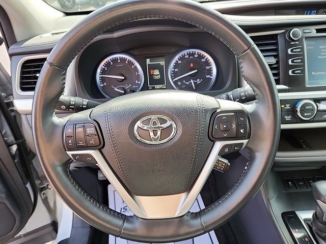 Toyota Highlander 2018 price $28,967