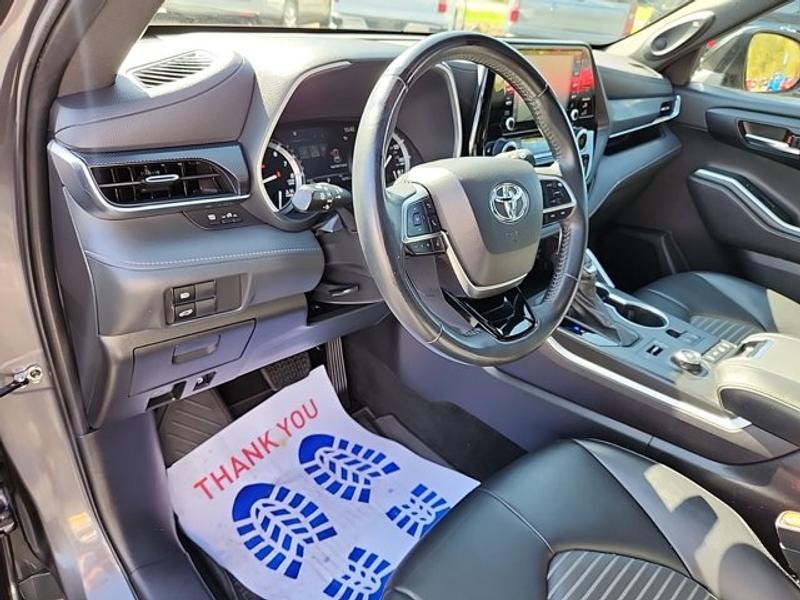 Toyota Highlander 2021 price $36,449