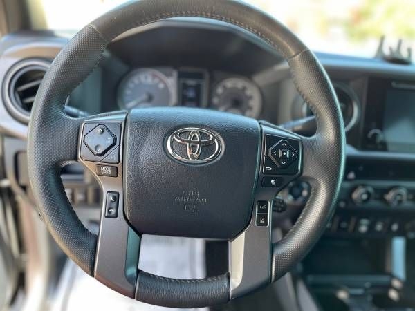 Toyota Tacoma 2018 price $32,995