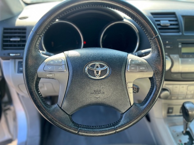 Toyota Highlander 2010 price $12,495