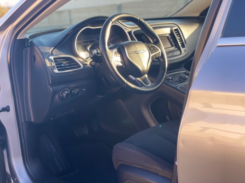 Chrysler 200 2015 price $8,990