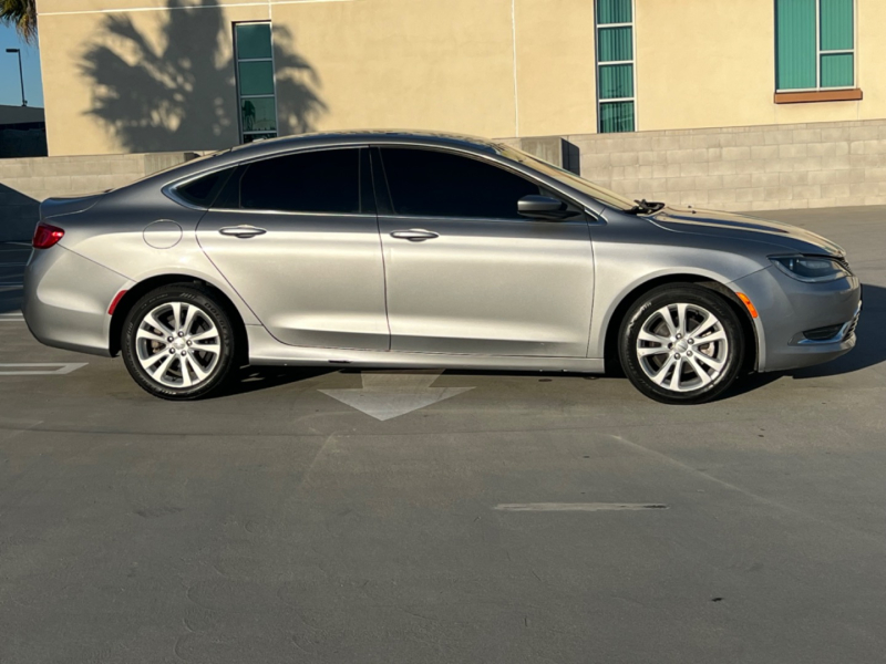 Chrysler 200 2015 price $8,990