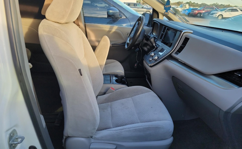 Toyota Sienna 2015 price $13,990