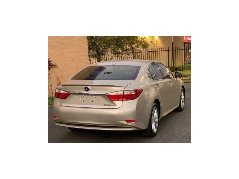 Lexus ES 300h 2013 price $10,995