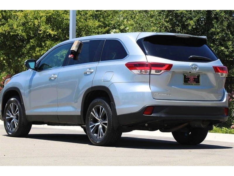 Toyota Highlander 2019 price $19,999