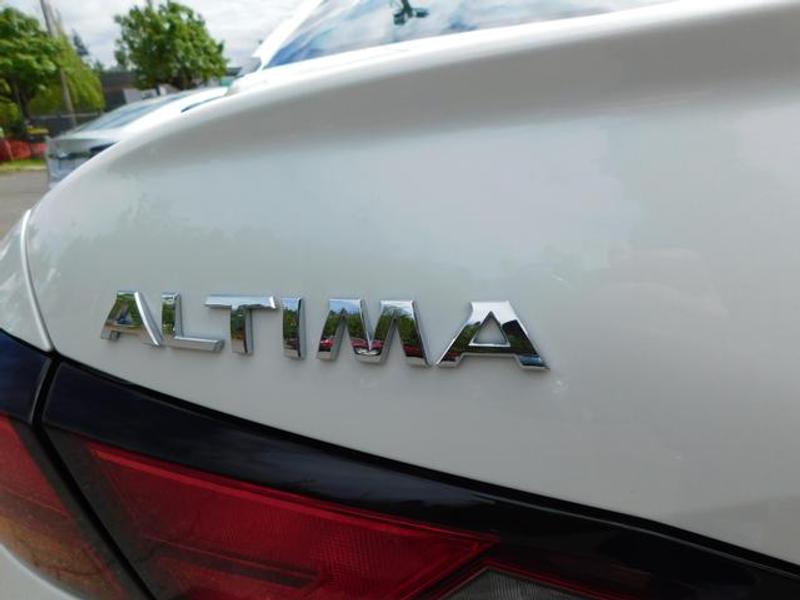 Nissan Altima 2022 price $19,995