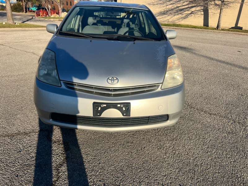 Toyota Prius 2004 price $3,800