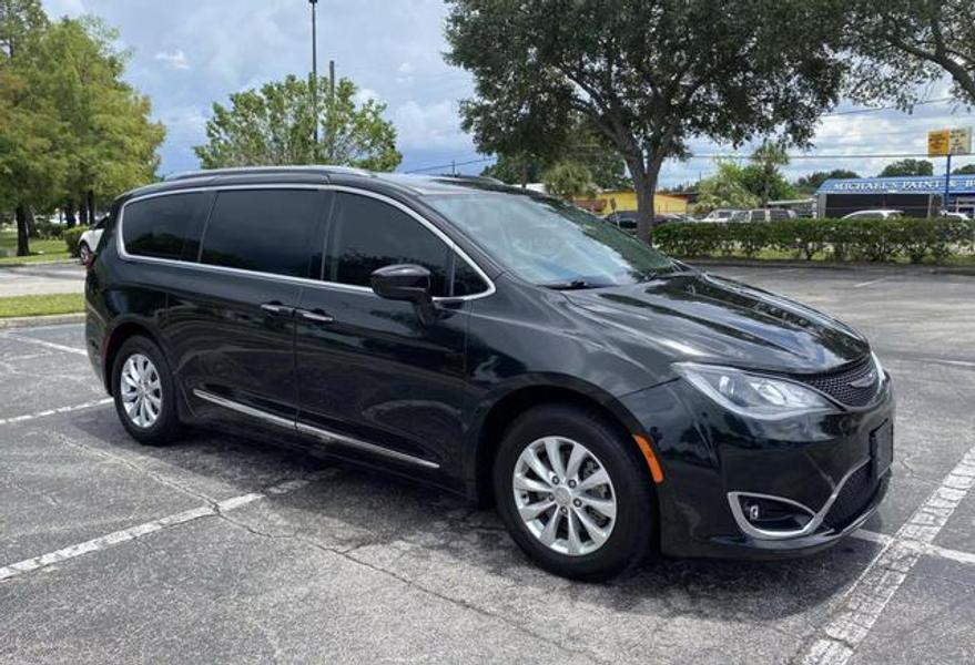 Chrysler Pacifica 2019 price $14,477