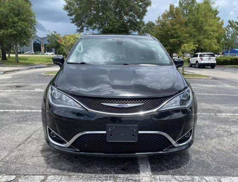 Chrysler Pacifica 2019 price $14,477
