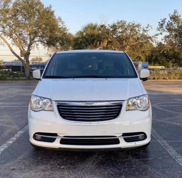 Chrysler Town & Country 2016 price $10,477
