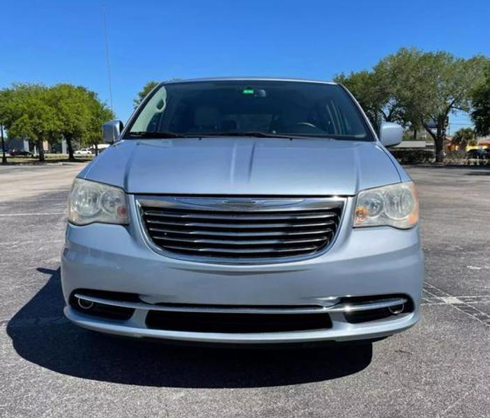 Chrysler Town & Country 2013 price $8,177