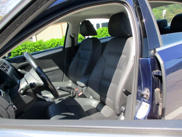 Volkswagen Jetta Sedan 2011 price $5,900