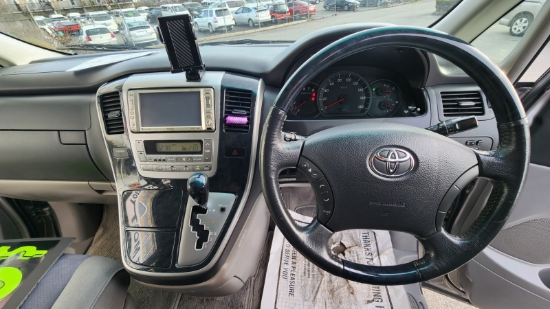 Toyota Alphard 2005 price $11,900