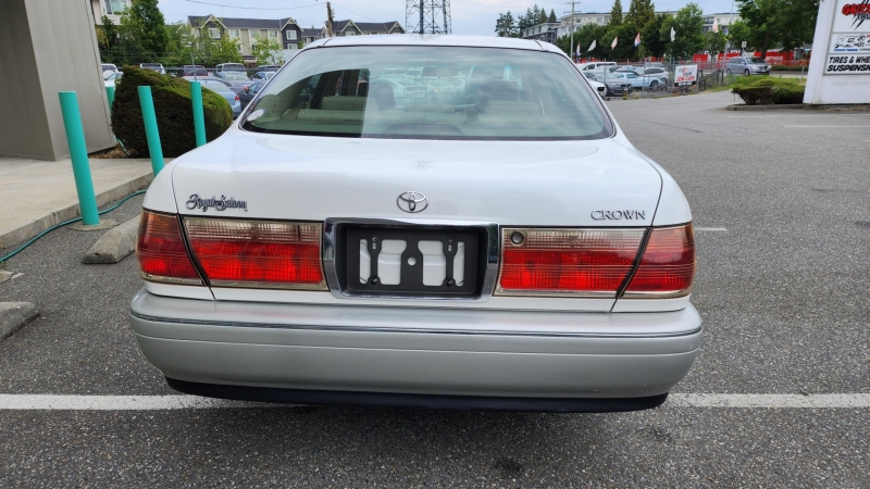 Toyota Crown 2000 price $11,900