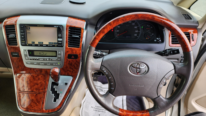 Toyota Alphard 2003 price $12,900