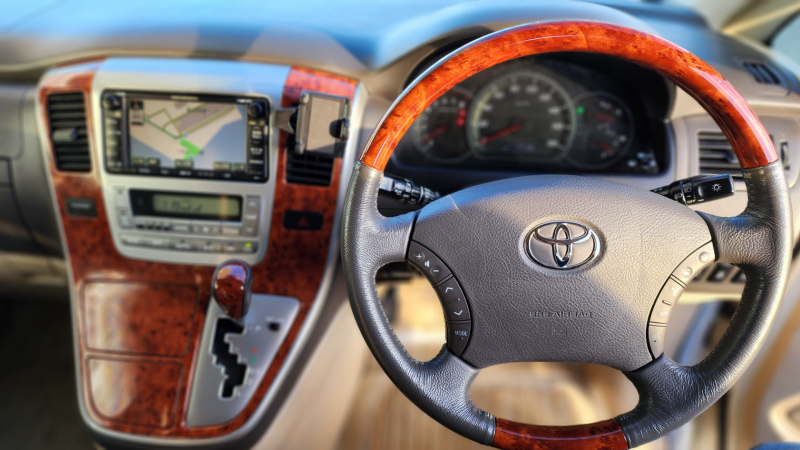 Toyota Alphard 2005 price $12,900
