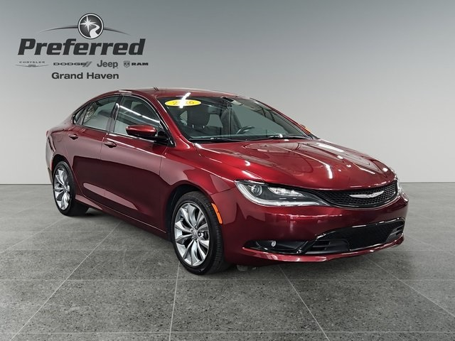 Chrysler 200 2016 price $10,795