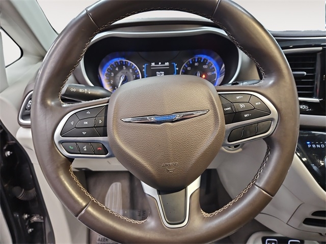 Chrysler Pacifica 2017 price $11,651