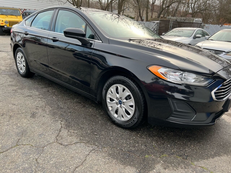 Ford Fusion 2019 price $13,995